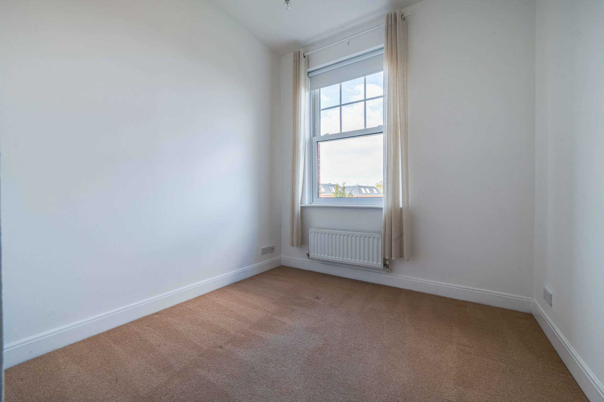 Additional Property Image 2 bedroom Apartment to rent in Epsom 7
