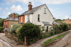 4 bedroom Semi Detached to rent in Epsom
