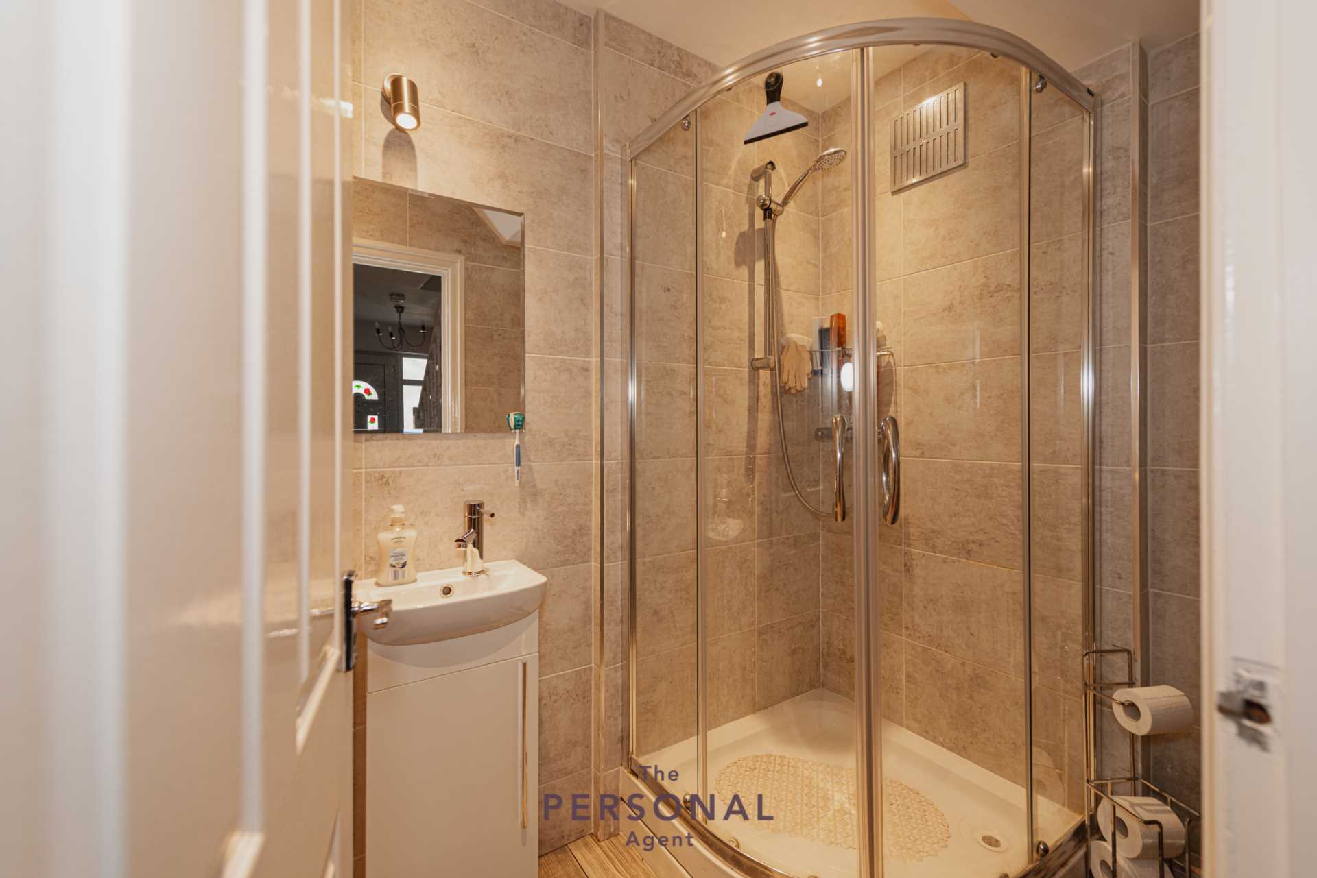 Additional Property Image 5 bedroom Semi Detached to rent in Epsom 4