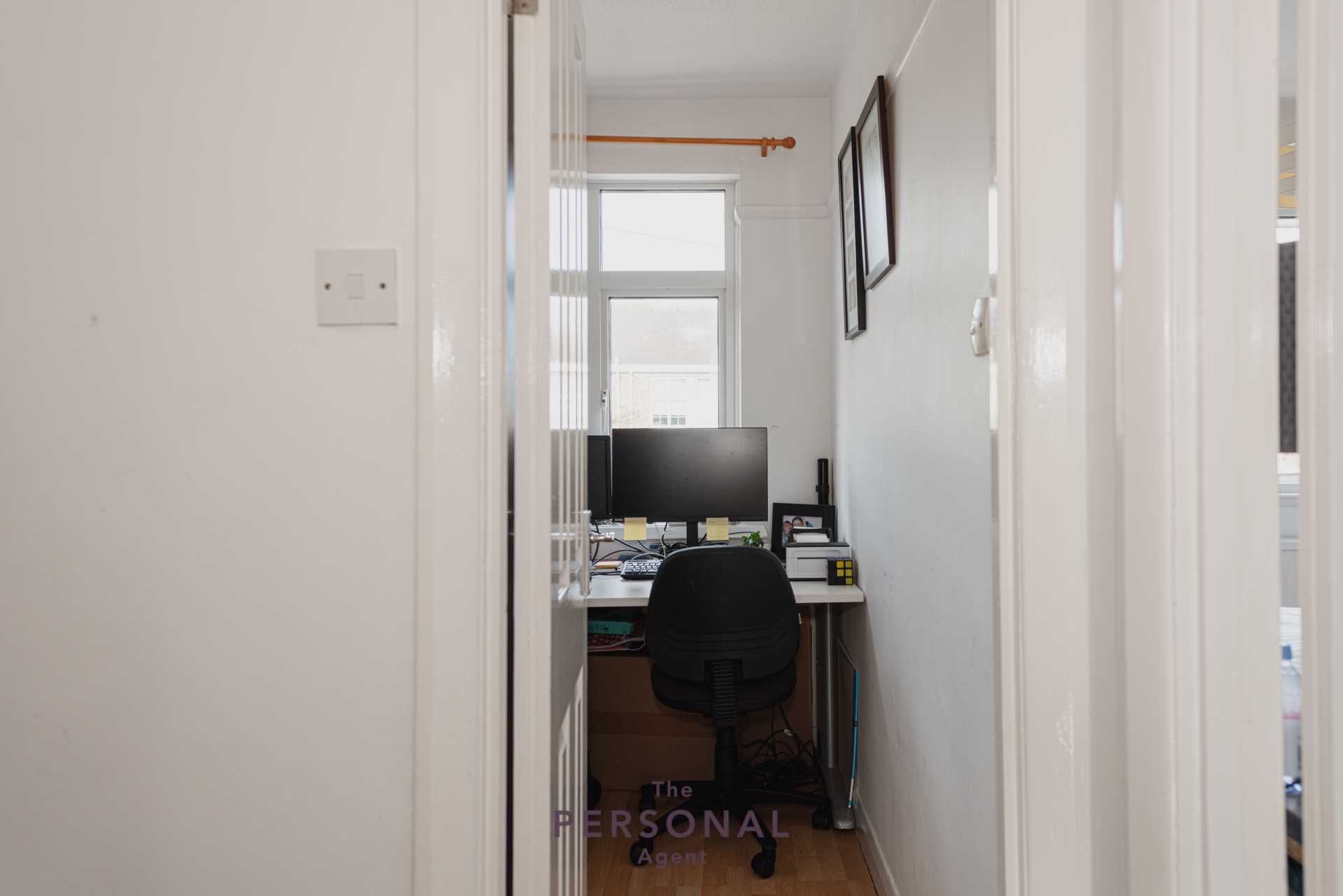 Additional Property Image 5 bedroom Semi Detached to rent in Epsom 11