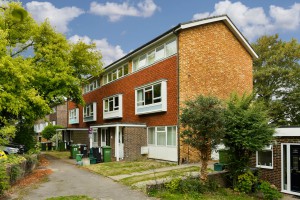 2 bedroom Maisonette to rent in Epsom