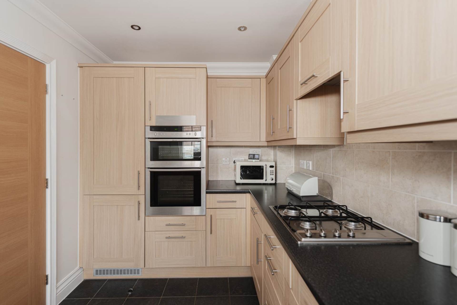 Additional Property Image 3 bedroom Semi Detached to rent in Epsom 8