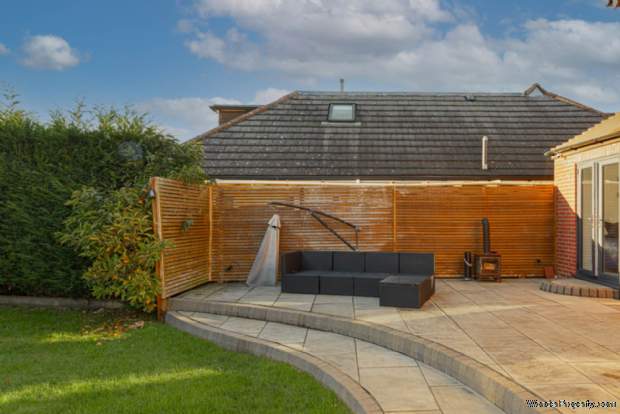 Additional Property Image 4 bedroom Detached to rent in Epsom 9
