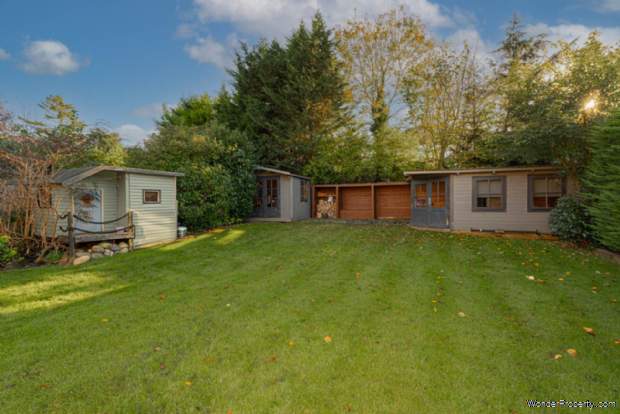 Additional Property Image 4 bedroom Detached to rent in Epsom 11