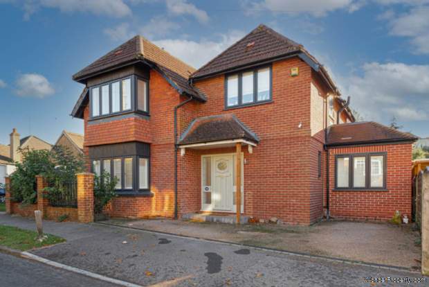 Additional Property Image 4 bedroom Detached to rent in Epsom 19