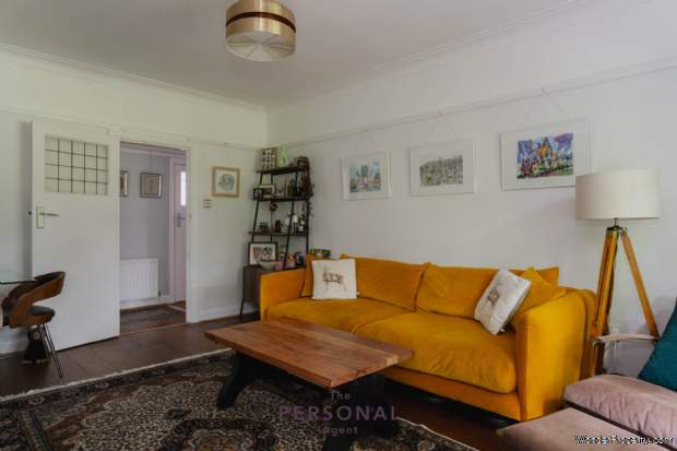 Additional Property Image 2 bedroom Flat to rent in Epsom 4