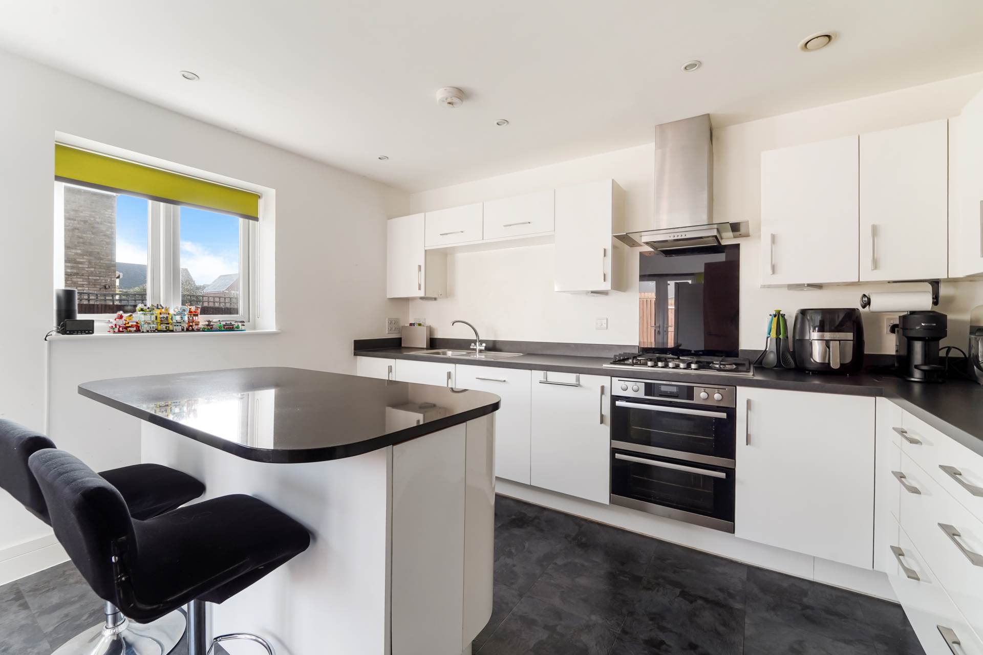Additional Property Image 4 bedroom House to rent in Epsom 2