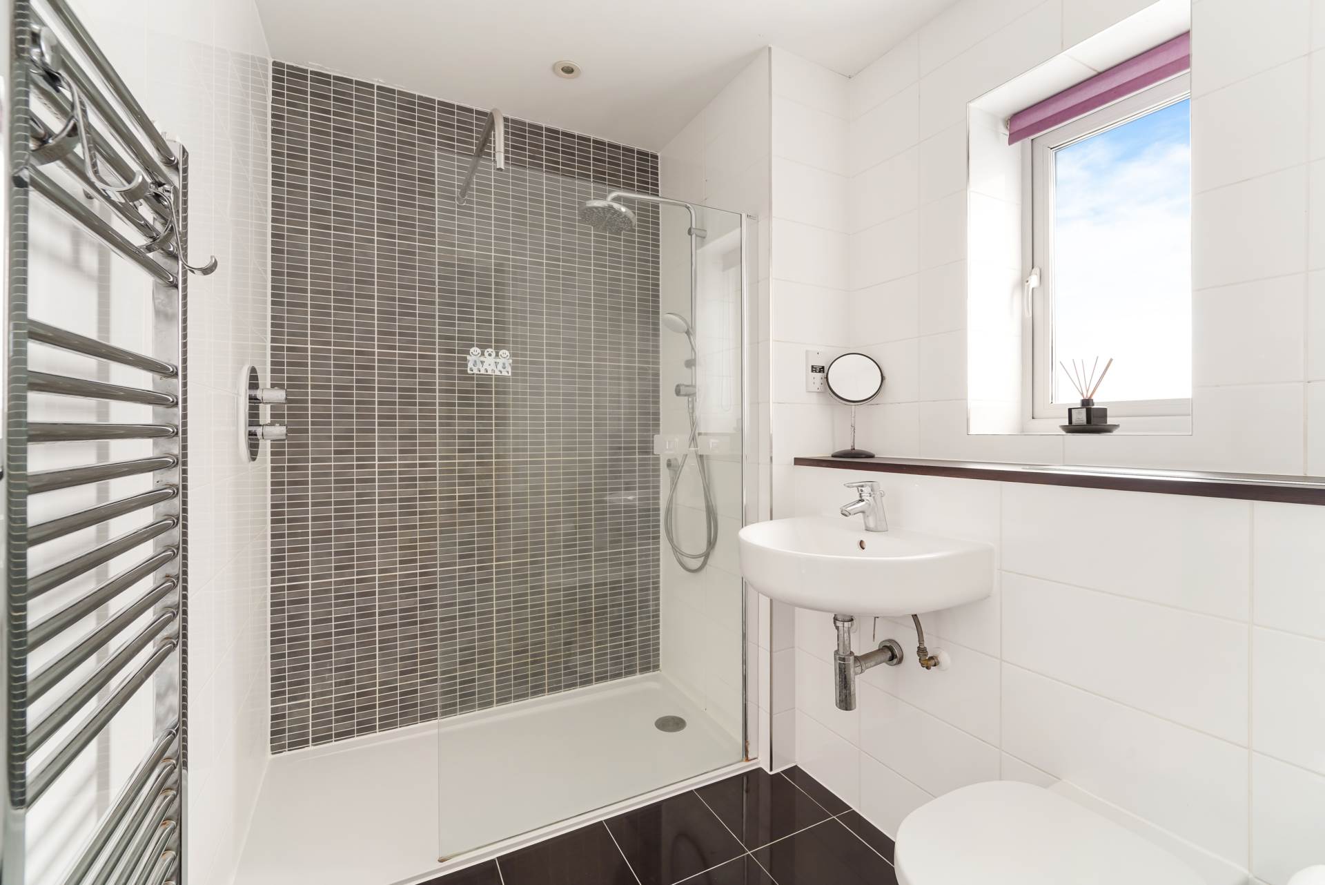 Additional Property Image 4 bedroom House to rent in Epsom 7