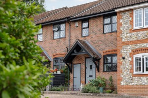 2 bedroom Semi Detached to rent in Tadworth