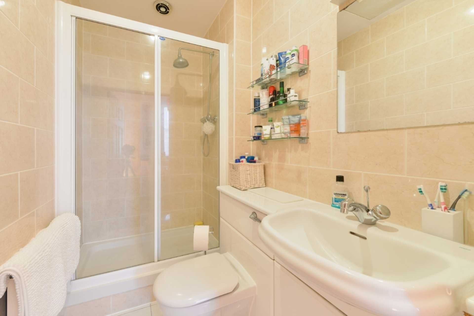 Additional Property Image 2 bedroom Apartment to rent in Epsom 4
