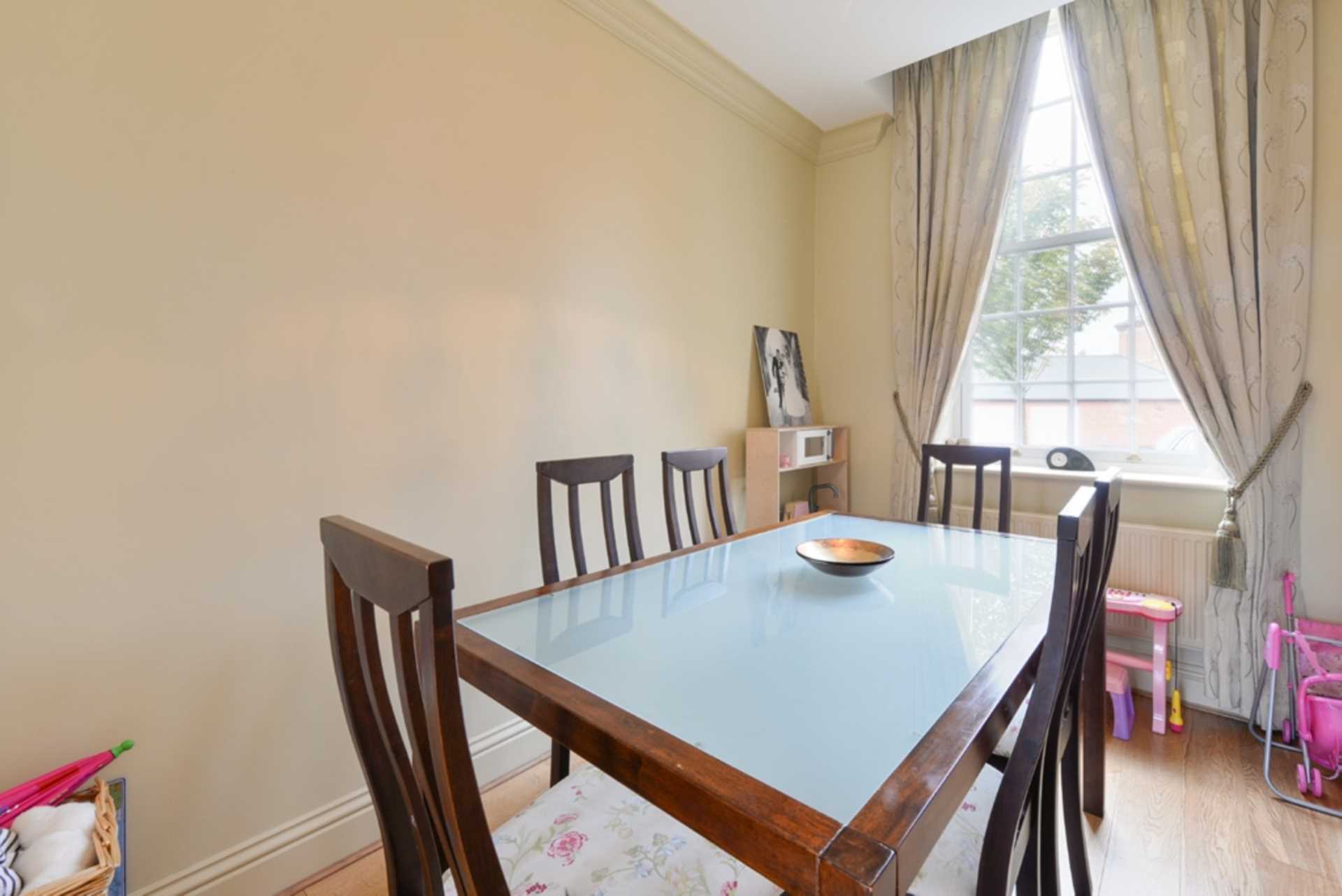 Additional Property Image 2 bedroom Apartment to rent in Epsom 6
