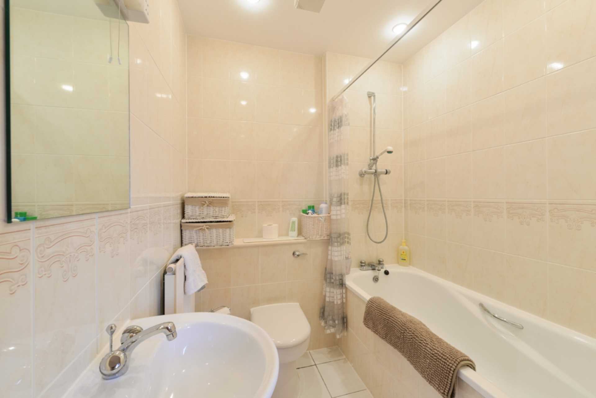 Additional Property Image 2 bedroom Apartment to rent in Epsom 11