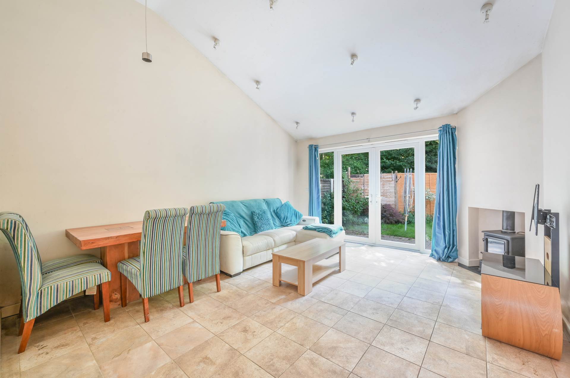 Additional Property Image 1 bedroom Bungalow to rent in Chessington 2