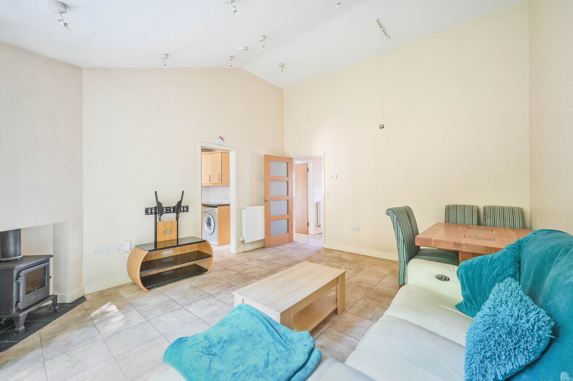 Additional Property Image 1 bedroom Bungalow to rent in Chessington 4