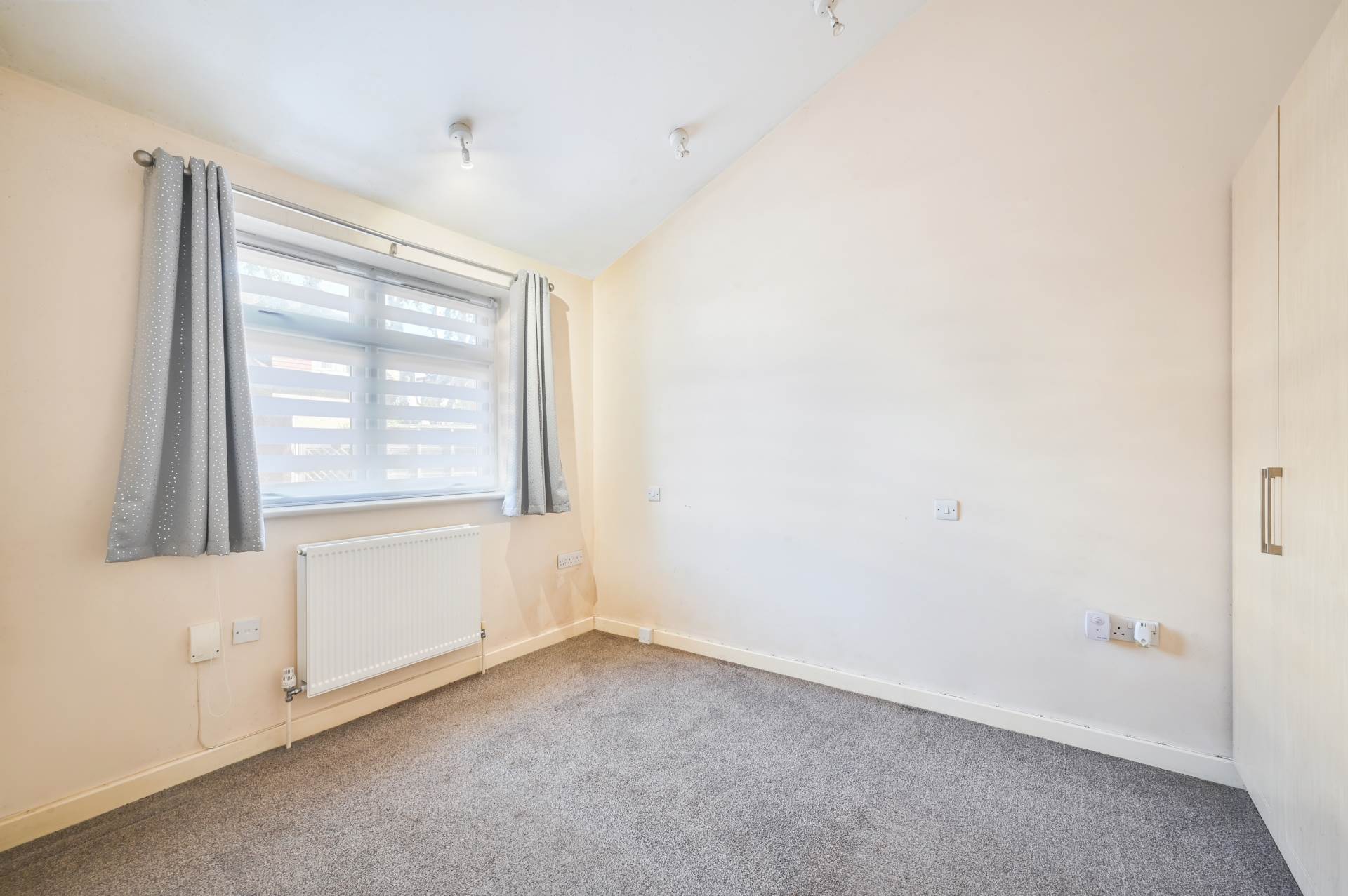 Additional Property Image 1 bedroom Bungalow to rent in Chessington 8