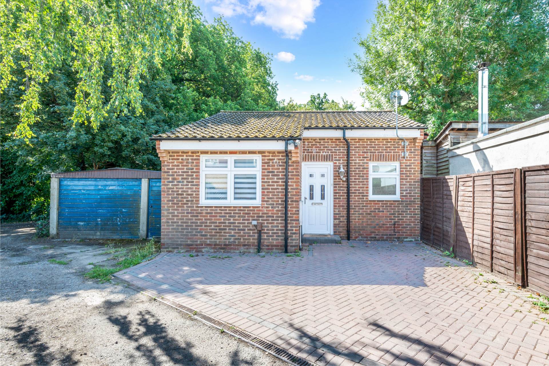 Additional Property Image 1 bedroom Bungalow to rent in Chessington 11