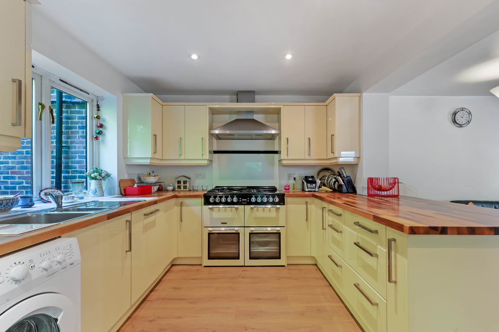 Additional Property Image 4 bedroom Detached to rent in Epsom 3