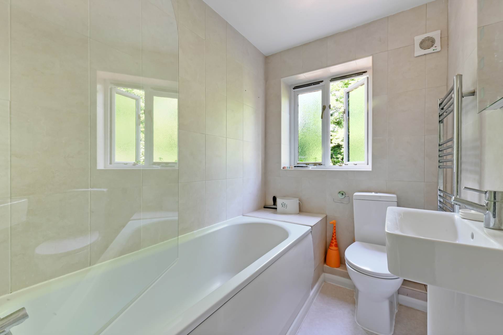 Additional Property Image 4 bedroom Detached to rent in Epsom 10