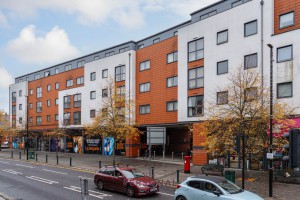 2 bedroom Flat to rent in Epsom