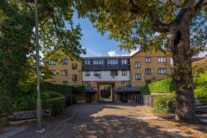 3 bedroom Flat to rent in London