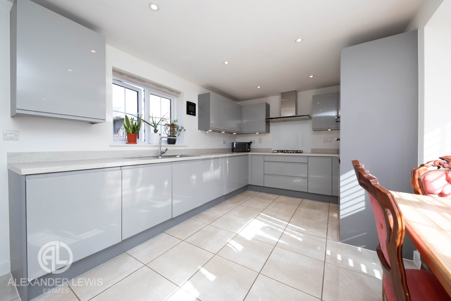 Additional Property Image 4 bedroom Detached for sale in Shefford 3