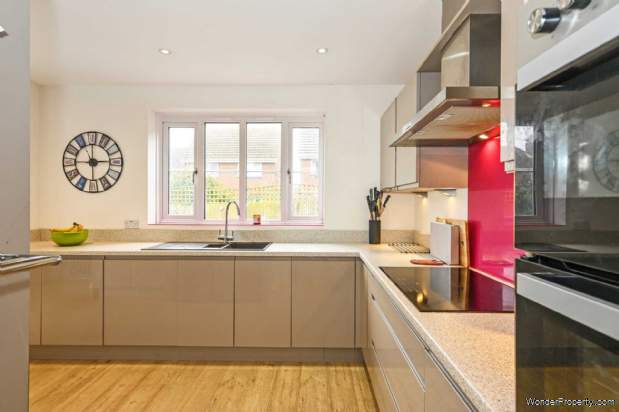 Additional Property Image 4 bedroom Detached for sale in Chichester 6