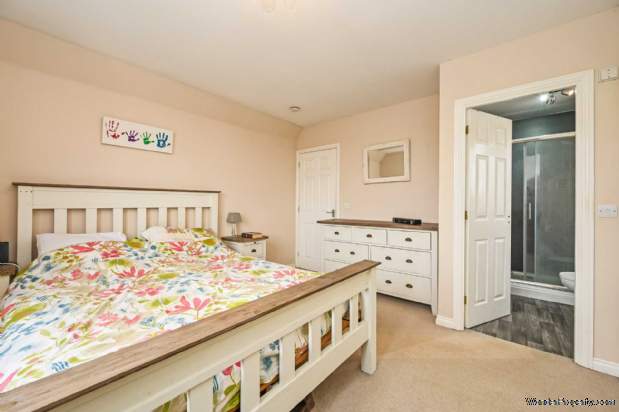 Additional Property Image 4 bedroom Detached for sale in Chichester 8