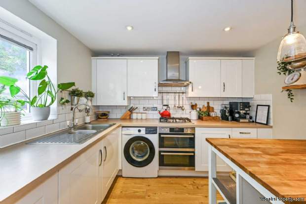 3 bedroom Semi Detached for sale in Chichester
