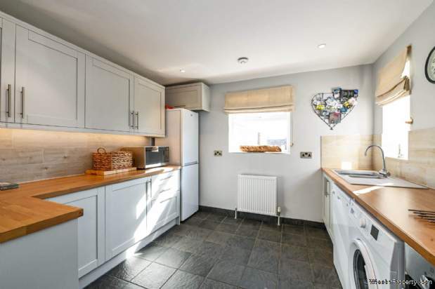 Additional Property Image 4 bedroom Detached Bungalow for sale in Chichester 3