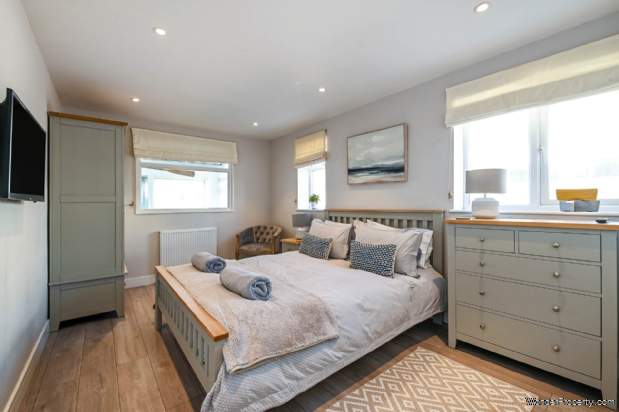 Additional Property Image 4 bedroom Detached Bungalow for sale in Chichester 11