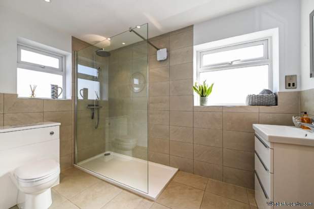 Additional Property Image 4 bedroom Detached Bungalow for sale in Chichester 15