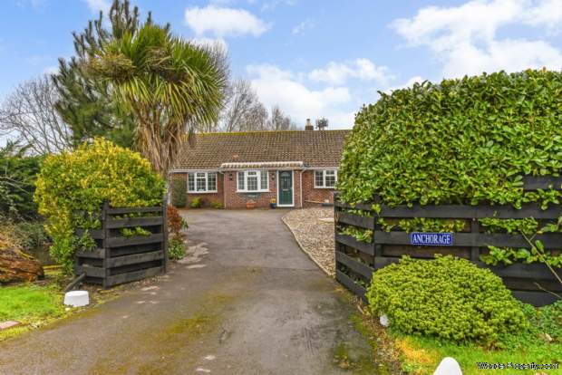3 bedroom Detached Bungalow for sale in Chichester