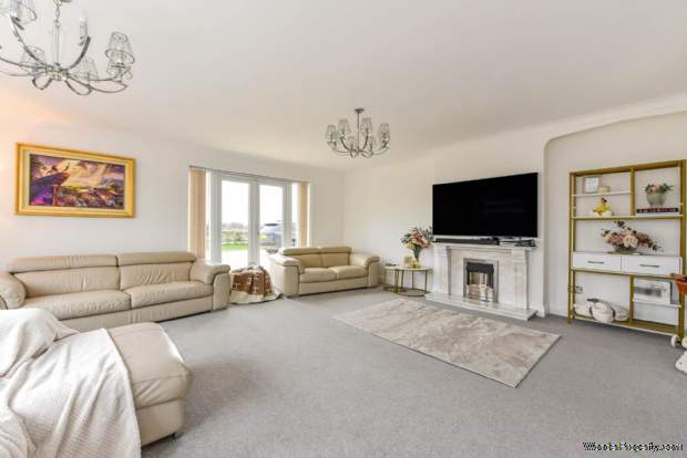 Additional Property Image 4 bedroom Detached Bungalow for sale in Chichester 2