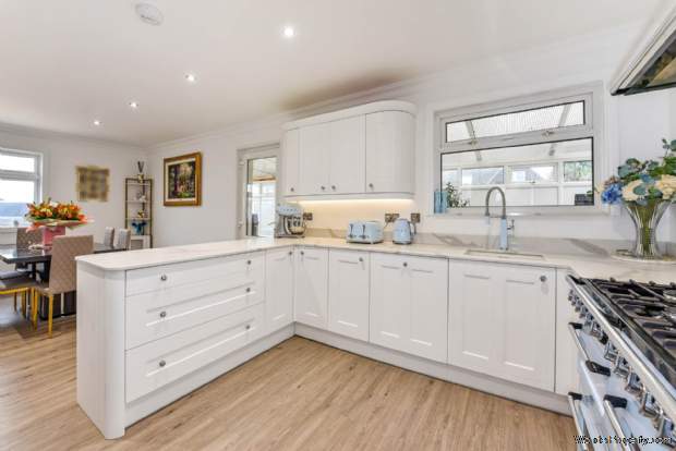 Additional Property Image 4 bedroom Detached Bungalow for sale in Chichester 4