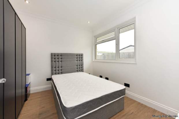 Additional Property Image 4 bedroom Detached Bungalow for sale in Chichester 16