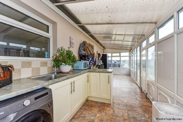 Additional Property Image 4 bedroom Detached Bungalow for sale in Chichester 7