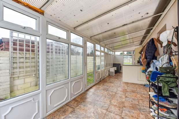 Additional Property Image 4 bedroom Detached Bungalow for sale in Chichester 8