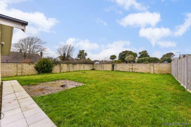 Additional Property Image 4 bedroom Detached Bungalow for sale in Chichester 11