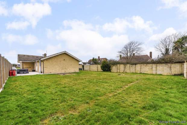 Additional Property Image 4 bedroom Detached Bungalow for sale in Chichester 12