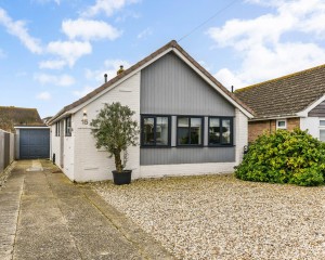 3 bedroom Detached Bungalow for sale in Chichester