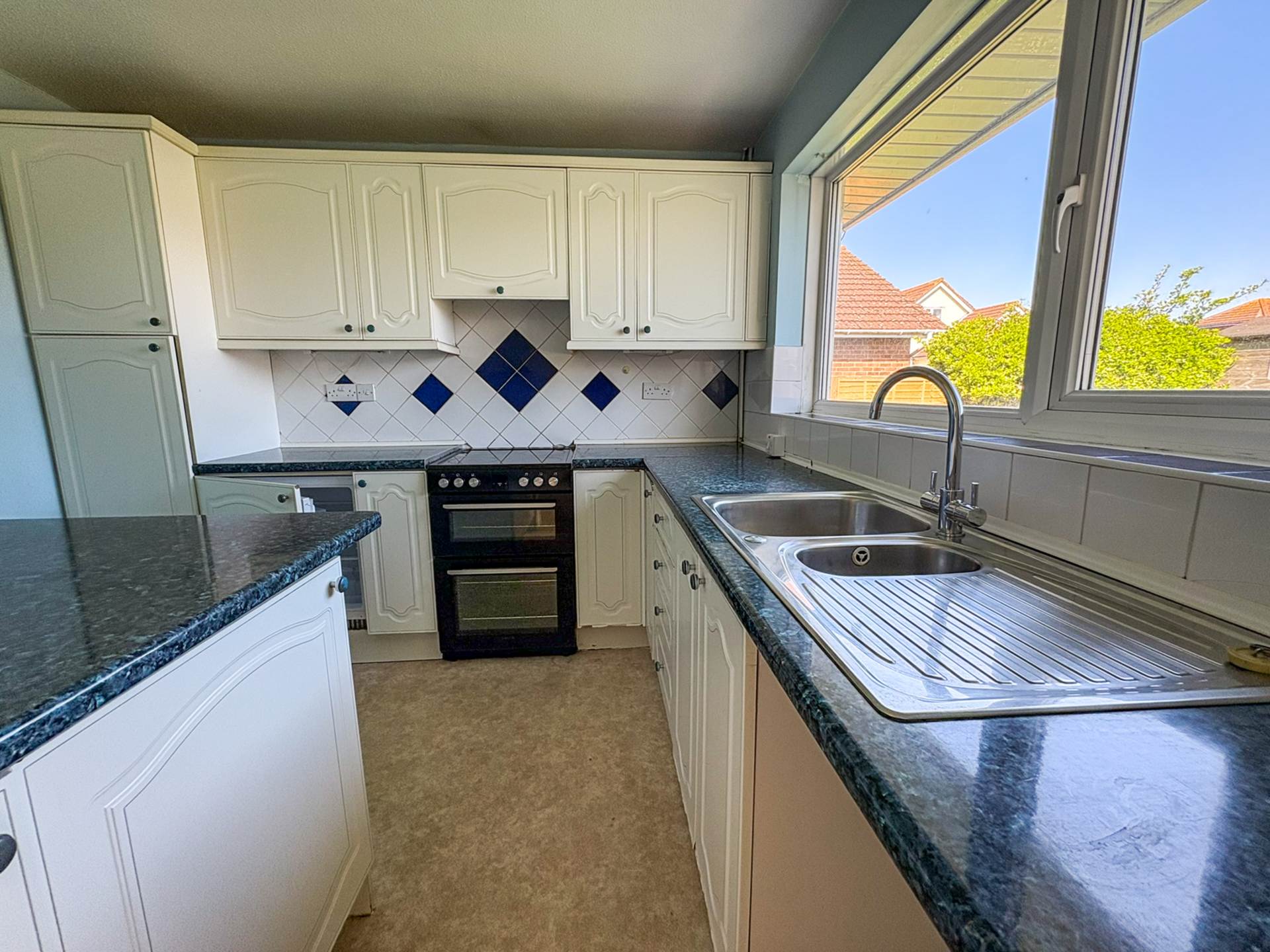 Additional Property Image 2 bedroom Bungalow for sale in Chichester 14