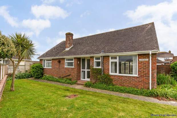 2 bedroom Detached Bungalow for sale in Chichester