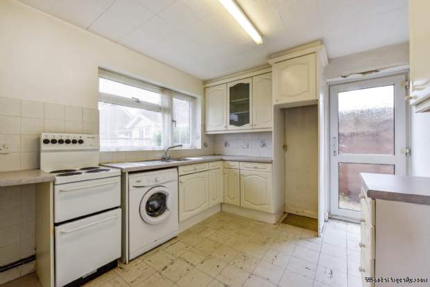 Additional Property Image 2 bedroom Detached Bungalow for sale in Chichester 3