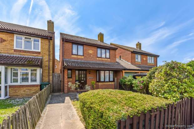 3 bedroom Detached for sale in Chichester
