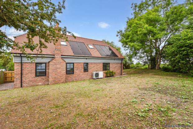 Additional Property Image 4 bedroom Detached for sale in Chichester 6
