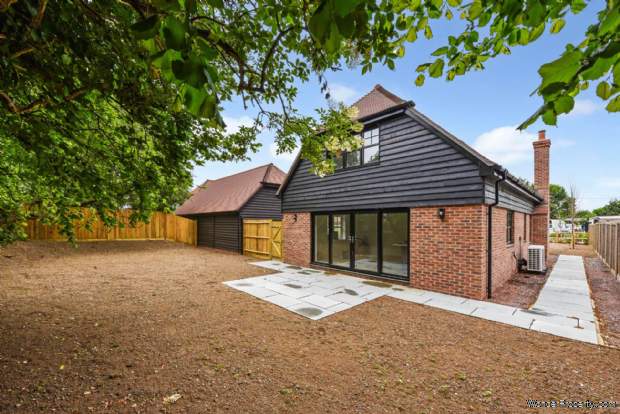 Additional Property Image 4 bedroom Detached for sale in Chichester 11