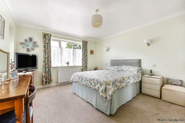 Additional Property Image 2 bedroom Detached Bungalow for sale in Chichester 16