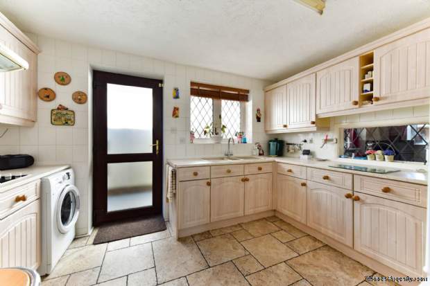 Additional Property Image 3 bedroom Detached Bungalow for sale in Chichester 4
