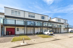 3 bedroom Terraced for sale in Chichester