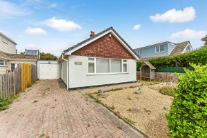 2 bedroom Detached Bungalow for sale in Chichester